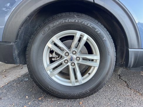 Used 2021 Ford Explorer XLT image 9