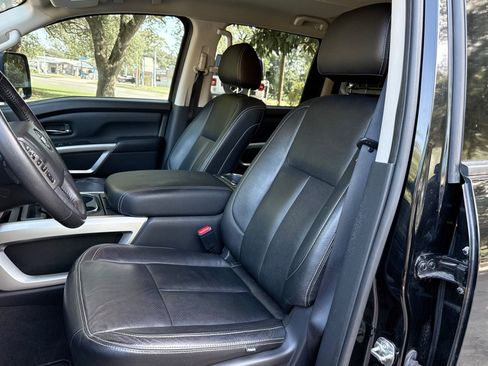 Used 2021 Nissan Titan SV w/ SV Convenience Package AWD/4WD image 3