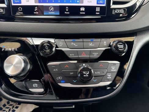 New 2026 Chrysler Voyager LX image 18