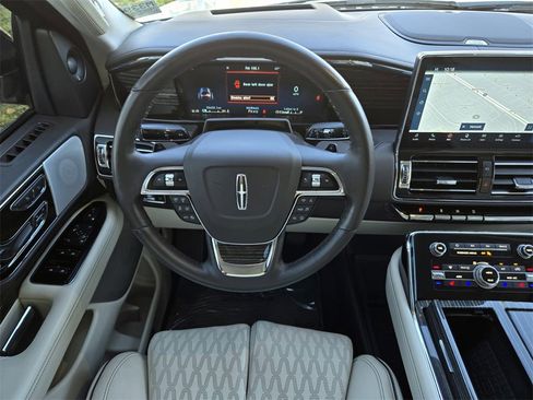 Used 2022 Lincoln Navigator L Black Label image 16