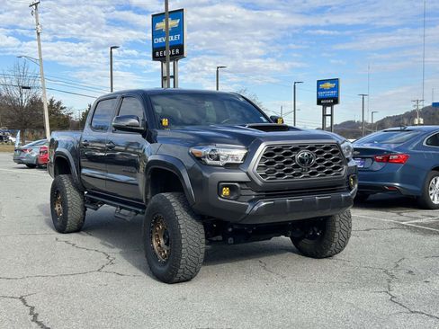 Used 2023 Toyota Tacoma TRD Sport image 1