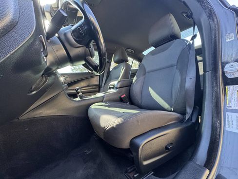 Used 2016 Dodge Charger SE w/ Popular Equipment Group RWD image 9