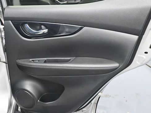 Used 2017 Nissan Rogue Sport SL image 26