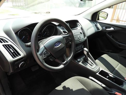 Used 2017 Ford Focus SE FWD image 14