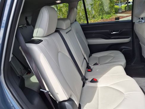 Used 2024 Toyota Grand Highlander AWD image 17