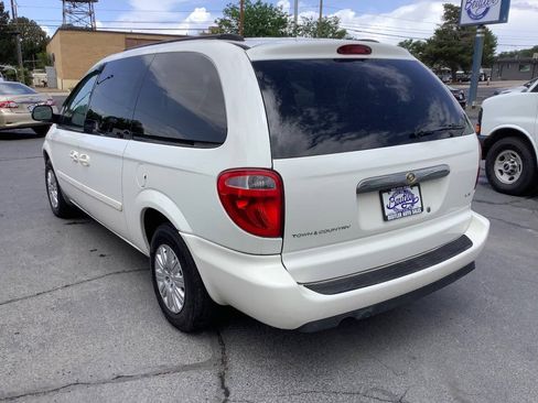 Used 2006 Chrysler Town & Country LX w/ Popular Equipment Group II FWD image 10