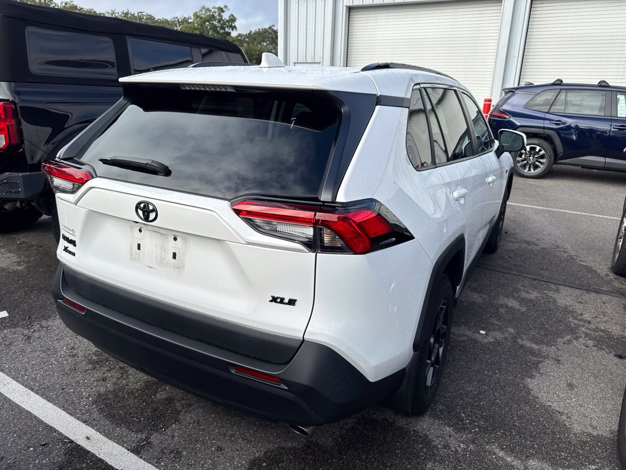 Used 2024 Toyota RAV4 XLE w/ Convenience Package FWD image 8