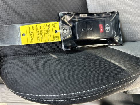 Used 2024 Toyota Tacoma TRD Off-Road image 35