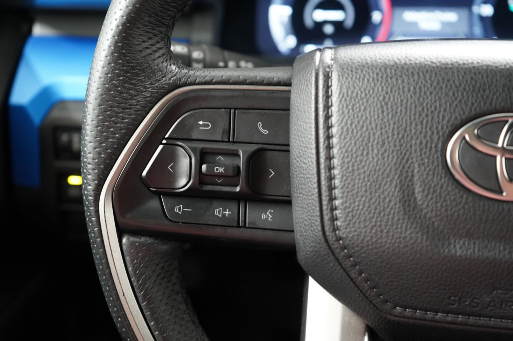 Used 2025 Toyota Tacoma TRD Off-Road AWD/4WD image 16