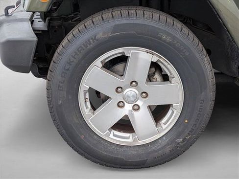 Used 2009 Jeep Wrangler Unlimited Sahara w/ Dual Top Group AWD/4WD image 22