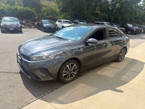 Used 2023 Kia Forte LXS FWD image 3