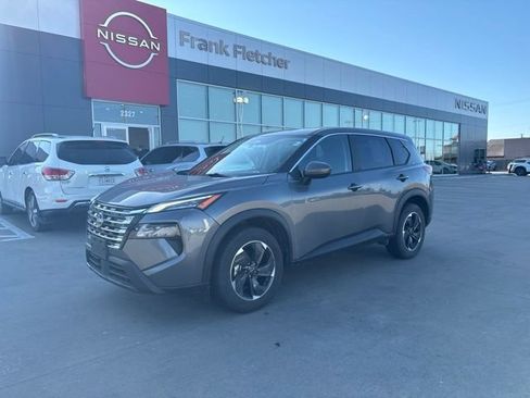 Used 2024 Nissan Rogue SV AWD/4WD image 1