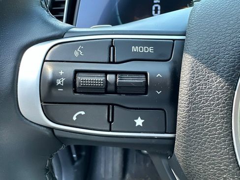 Used 2025 Kia Sportage EX AWD/4WD image 16
