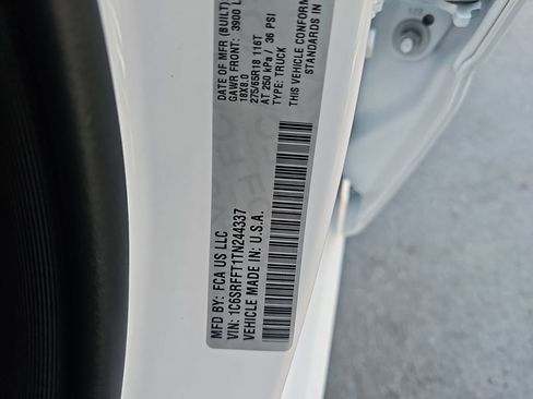 New 2026 RAM 1500 4x4 Crew Cab image 34