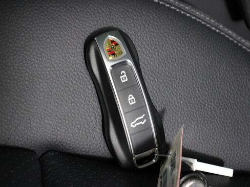 Certified 2025 Porsche Cayenne image 34