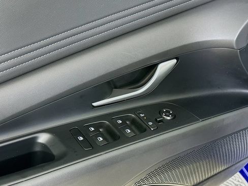 Used 2025 Hyundai Elantra Limited FWD image 21