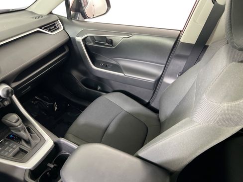Used 2022 Toyota RAV4 LE image 18
