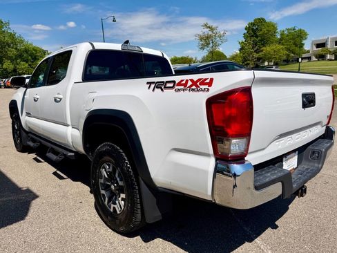 Used 2017 Toyota Tacoma TRD Off-Road w/ Tow Package AWD/4WD image 7