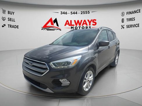 Used 2017 Ford Escape SE w/ Equipment Group 201A FWD image 2