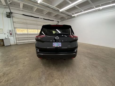 Used 2025 Nissan Rogue SV image 5