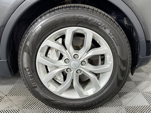 Used 2019 Land Rover Discovery SE image 54