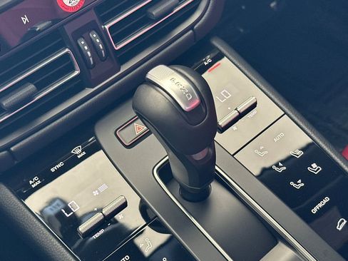 Used 2025 Porsche Macan image 28