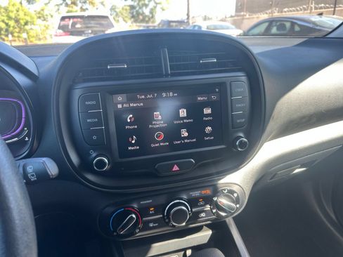 Used 2025 Kia Soul LX w/ LX Technology Package FWD image 17
