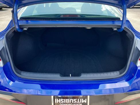 Used 2025 Hyundai Elantra Limited FWD image 6