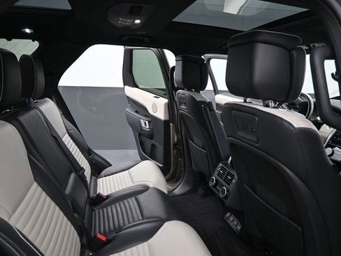 Used 2022 Land Rover Discovery S R-Dynamic AWD/4WD image 13