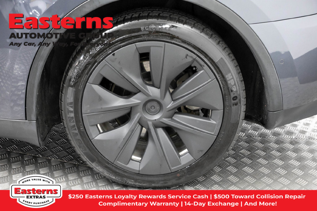 Used 2022 Tesla Model Y Long Range AWD/4WD image 27