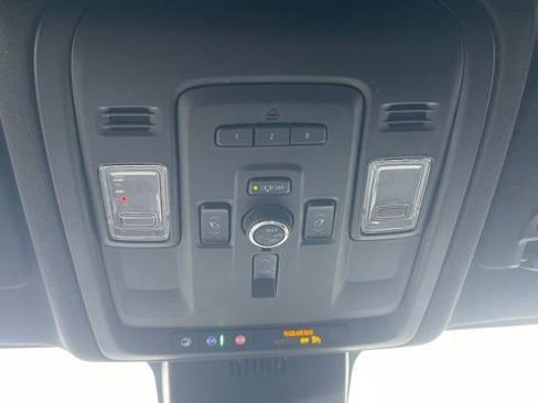 Used 2023 Chevrolet Suburban Premier image 21