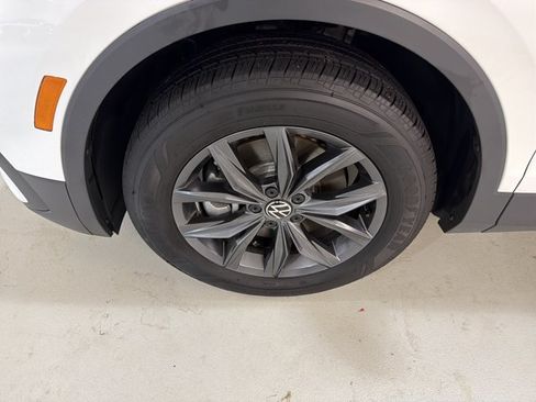 Certified 2024 Volkswagen Tiguan SE AWD/4WD image 12
