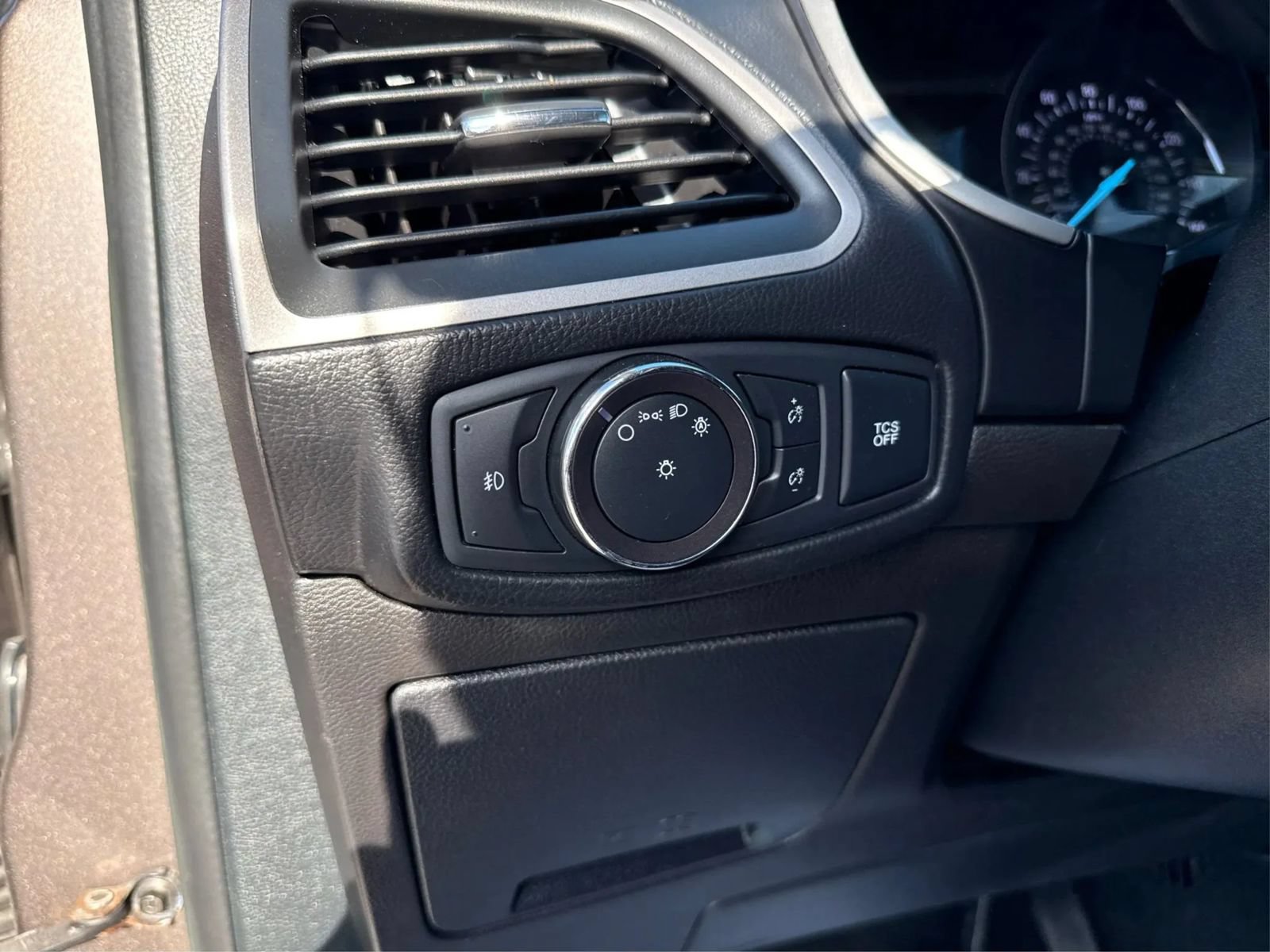 Used 2019 Ford Edge SEL w/ Equipment Group 201A AWD/4WD image 18