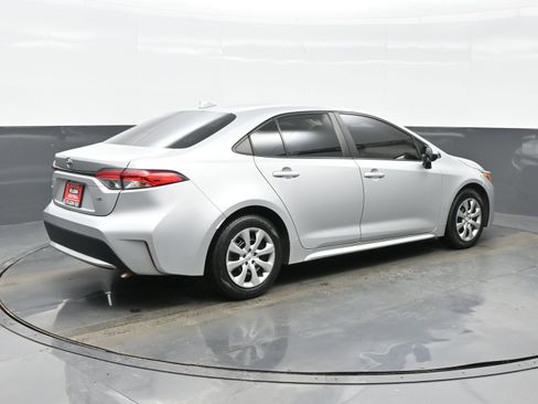 Used 2021 Toyota Corolla LE image 6