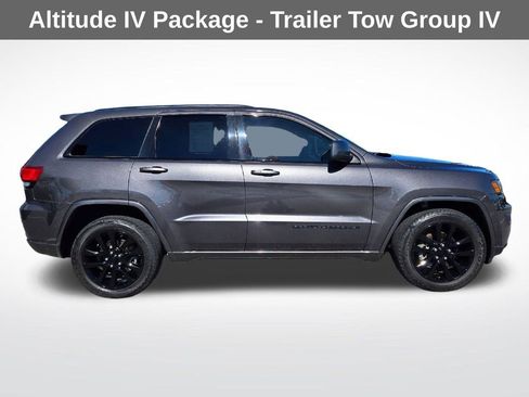 Used 2017 Jeep Grand Cherokee Altitude image 10