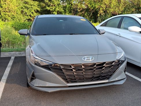 Used 2021 Hyundai Elantra SE FWD image 4