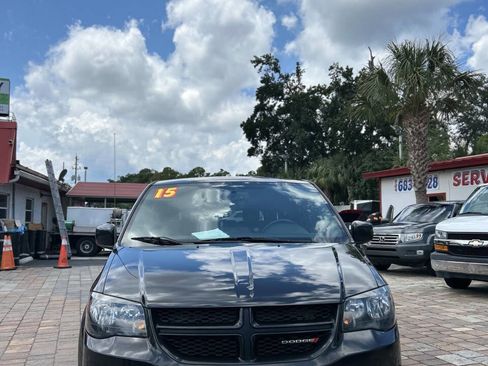 Used 2015 Dodge Grand Caravan SE image 1