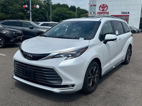 New 2026 Toyota Sienna Platinum AWD/4WD image 4