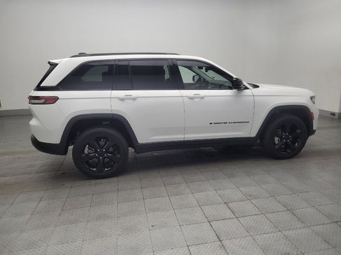 Used 2023 Jeep Grand Cherokee Limited w/ Black Appearance Package AWD/4WD image 10