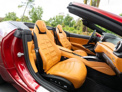 Used 2015 Ferrari California T image 55