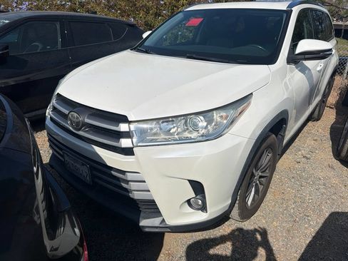 Used 2019 Toyota Highlander XLE AWD/4WD image 1