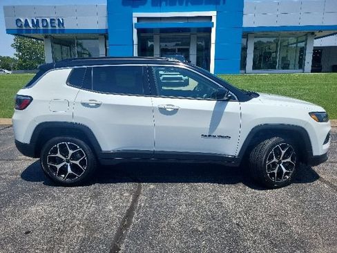 Used 2025 Jeep Compass Limited AWD/4WD image 17