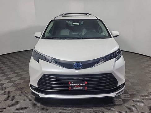 Used 2025 Toyota Sienna XLE w/ XLE Plus Package image 14