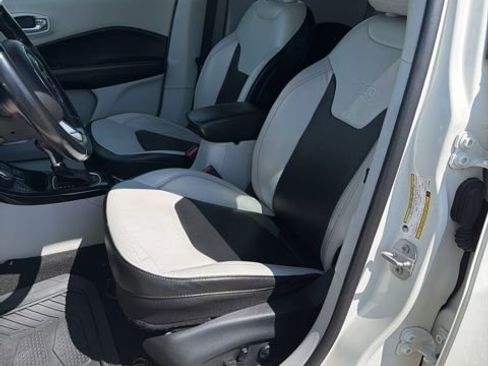 Used 2020 Jeep Compass Limited AWD/4WD image 5