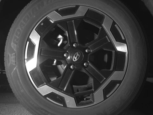 Used 2025 Hyundai Santa Fe SEL FWD image 18