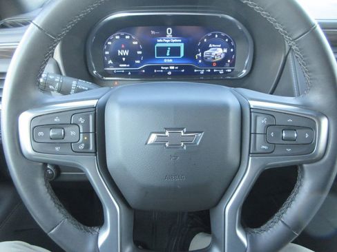 Certified 2024 Chevrolet Suburban Z71 w/ Luxury Package AWD/4WD image 27