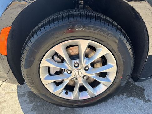 New 2026 Chrysler Pacifica Select image 5