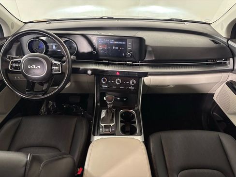 Used 2022 Kia Carnival LX FWD image 31