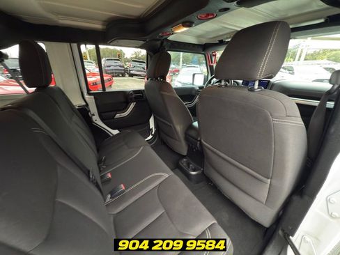 Used 2017 Jeep Wrangler Unlimited Sahara w/ Max Tow Package AWD/4WD image 38