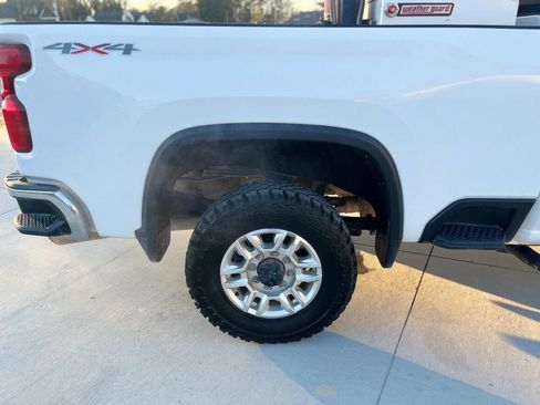 Used 2020 Chevrolet Silverado 2500 LT w/ Convenience Package image 15